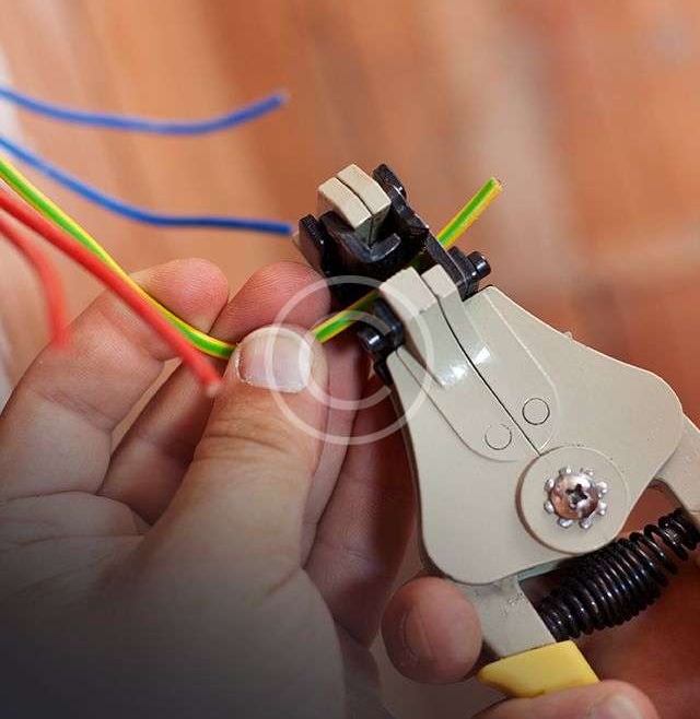 Esperti nel cablaggio elettrico e nel ricablaggio